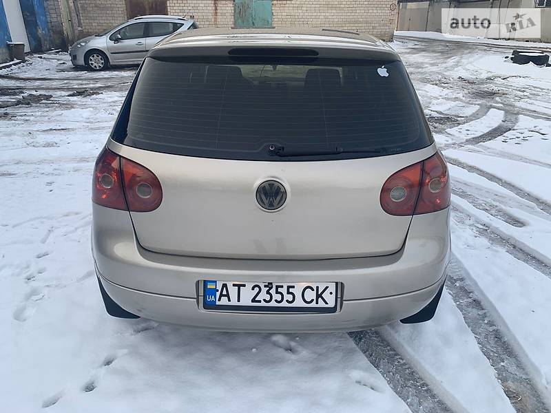 Хетчбек Volkswagen Golf 2004 в Івано-Франківську