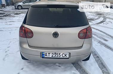 Хетчбек Volkswagen Golf 2004 в 