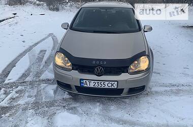 Хетчбек Volkswagen Golf 2004 в 