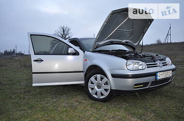 Хэтчбек Volkswagen Golf 1998 в Радомышле