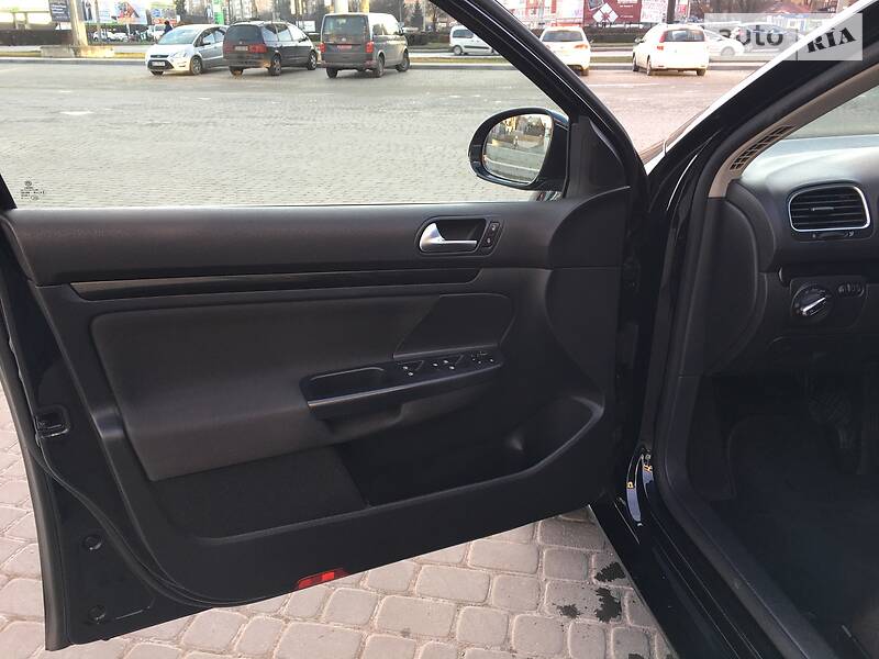 Універсал Volkswagen Golf 2009 в Тернополі
