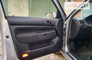 Хетчбек Volkswagen Golf 2002 в 