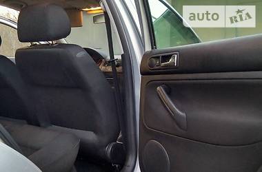 Хетчбек Volkswagen Golf 2002 в 
