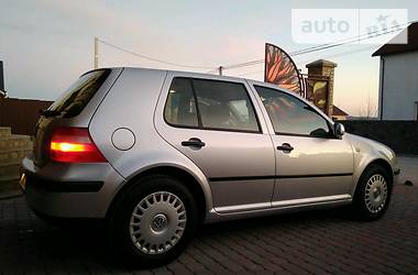 Хетчбек Volkswagen Golf 2002 в 