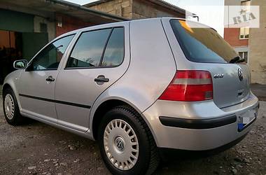 Хетчбек Volkswagen Golf 2002 в 