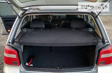 Хетчбек Volkswagen Golf 2002 в 