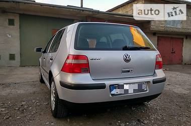 Хетчбек Volkswagen Golf 2002 в 