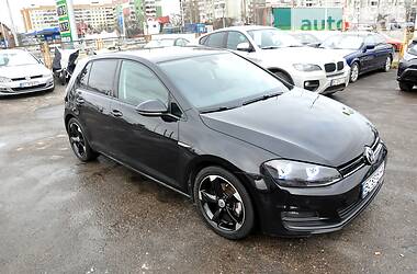 Хетчбек Volkswagen Golf 2013 в 