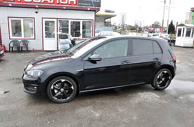 Хетчбек Volkswagen Golf 2013 в 