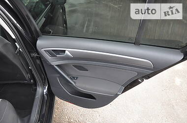 Хетчбек Volkswagen Golf 2013 в 