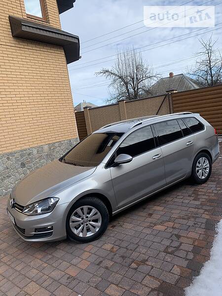Універсал Volkswagen Golf 2014 в Золочеві