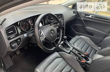 Хетчбек Volkswagen Golf 2015 в 