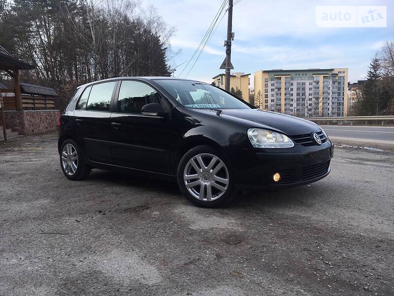 Хетчбек Volkswagen Golf 2004 в 