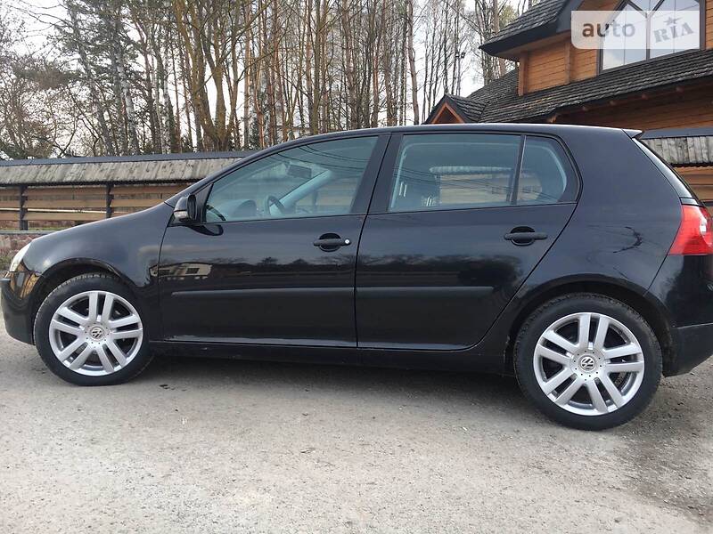 Хэтчбек Volkswagen Golf 2004 в Тернополе