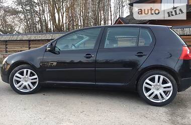 Хетчбек Volkswagen Golf 2004 в 