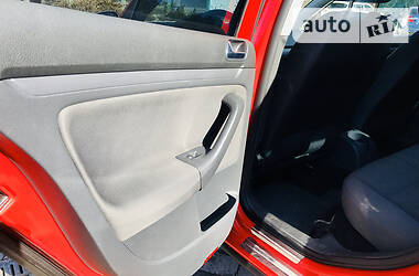 Хетчбек Volkswagen Golf 2008 в 