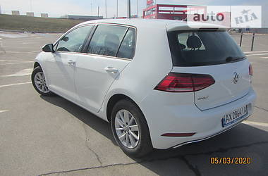 Хетчбек Volkswagen Golf 2018 в 