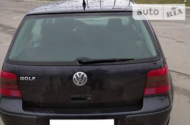 Хетчбек Volkswagen Golf 2000 в 