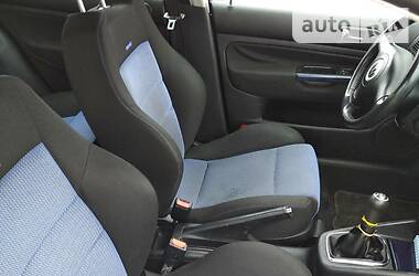 Хетчбек Volkswagen Golf 2000 в 