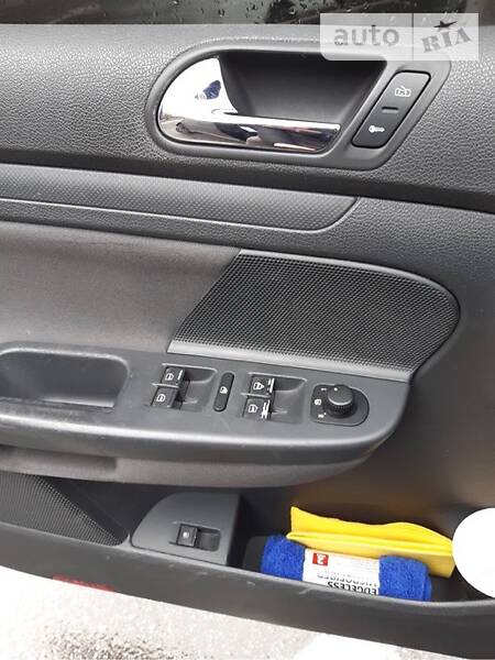Хетчбек Volkswagen Golf 2004 в Вінниці