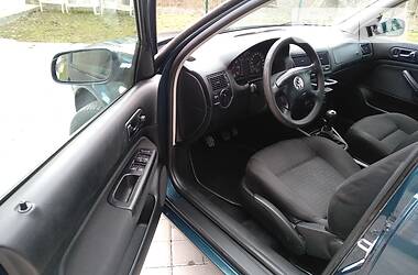 Хетчбек Volkswagen Golf 2002 в 