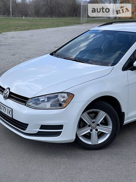 Універсал Volkswagen Golf 2015 в Дніпрі