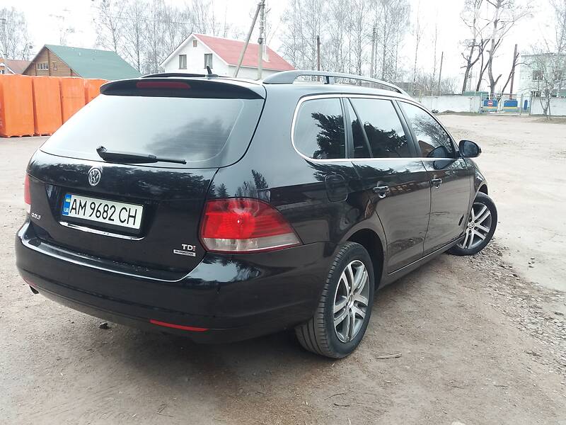 Універсал Volkswagen Golf 2012 в Коростені