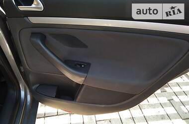Хетчбек Volkswagen Golf 2008 в 