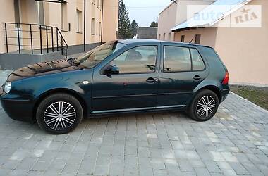 Хетчбек Volkswagen Golf 2002 в 