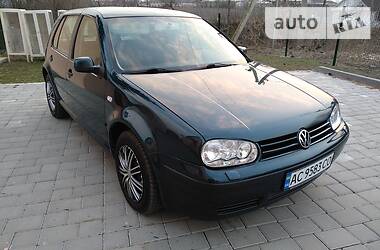 Хетчбек Volkswagen Golf 2002 в 
