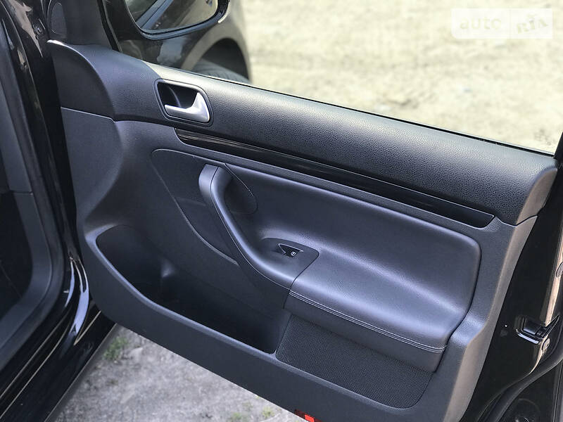 Хетчбек Volkswagen Golf 2007 в Корсунь-Шевченківському