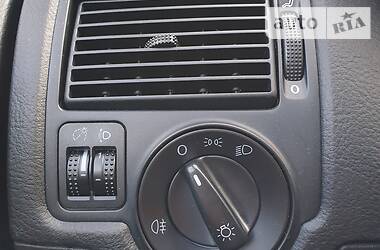 Хетчбек Volkswagen Golf 2002 в 