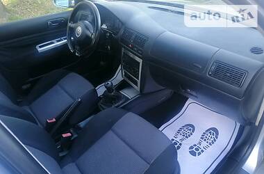 Хетчбек Volkswagen Golf 2003 в 