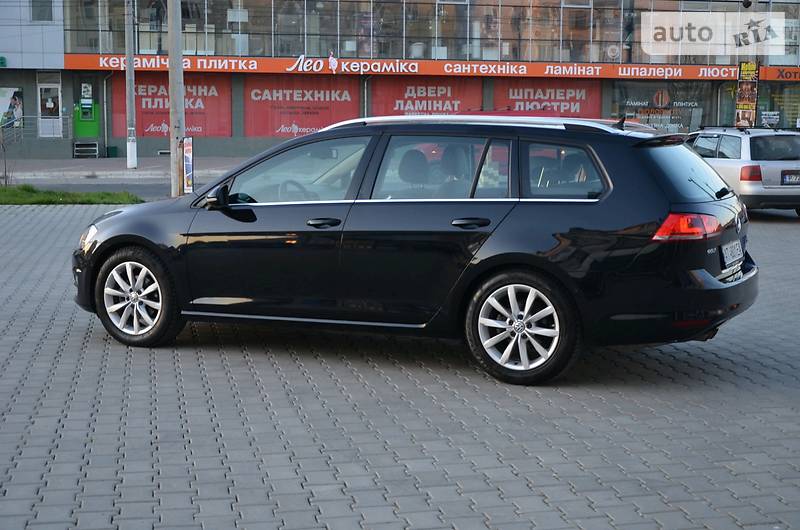Універсал Volkswagen Golf 2016 в Чернівцях