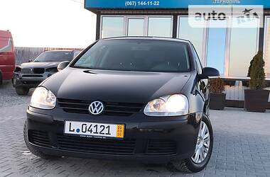 Хетчбек Volkswagen Golf 2005 в 