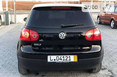 Хетчбек Volkswagen Golf 2005 в 