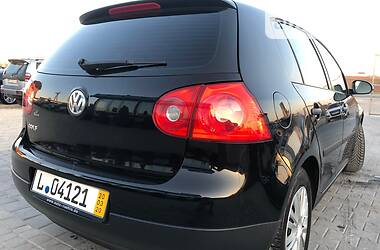 Хетчбек Volkswagen Golf 2005 в 