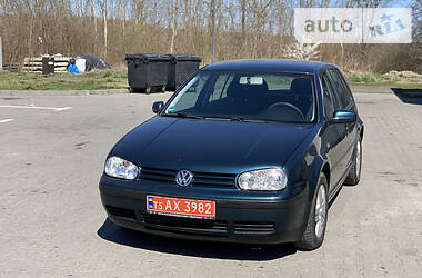 Хетчбек Volkswagen Golf 2002 в 