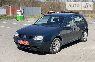 Хетчбек Volkswagen Golf 2002 в 