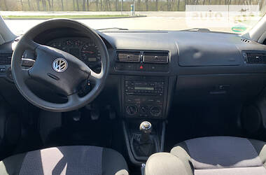 Хетчбек Volkswagen Golf 2002 в 