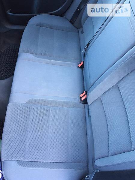 Хетчбек Volkswagen Golf 2004 в Рівному