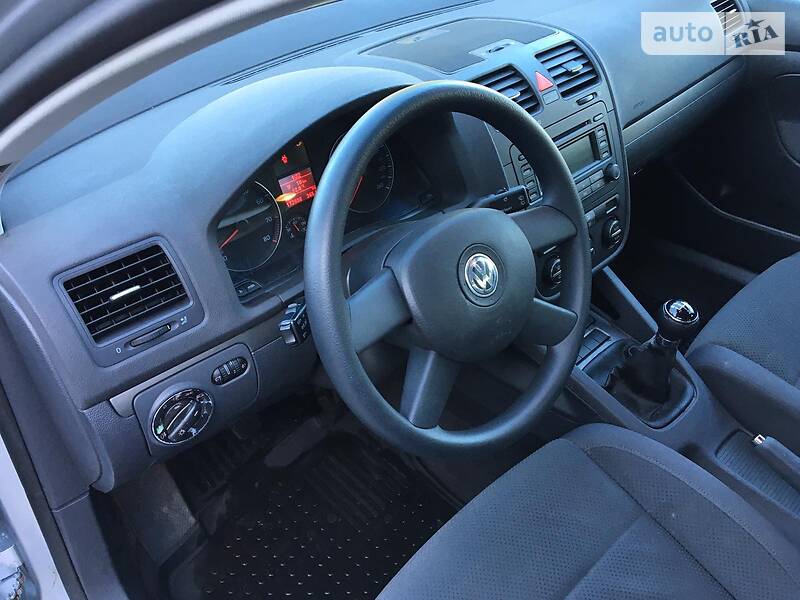 Хетчбек Volkswagen Golf 2004 в Рівному