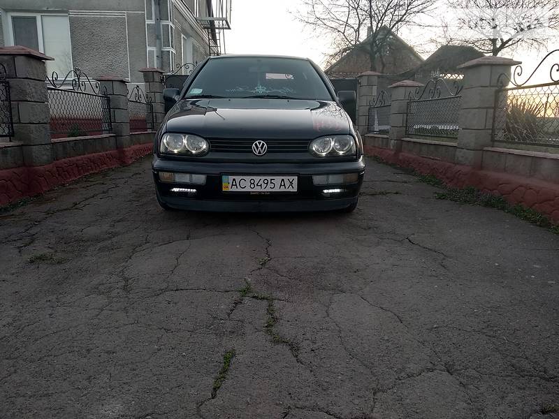 Хэтчбек Volkswagen Golf 1994 в Луцке