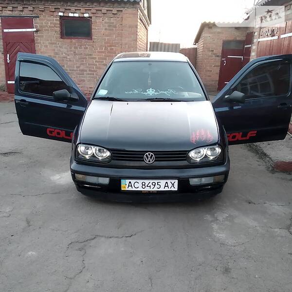 Хэтчбек Volkswagen Golf 1994 в Луцке