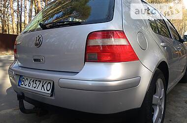 Хетчбек Volkswagen Golf 2003 в 