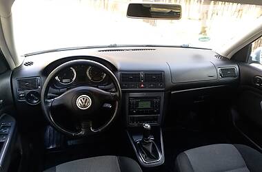 Хетчбек Volkswagen Golf 2003 в 