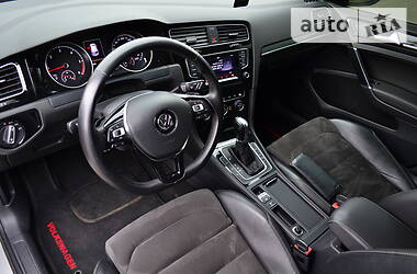 Хетчбек Volkswagen Golf 2013 в 