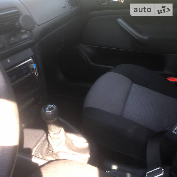 Хетчбек Volkswagen Golf 2000 в Рівному