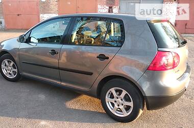 Хетчбек Volkswagen Golf 2005 в 