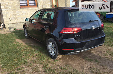 Хетчбек Volkswagen Golf 2018 в 